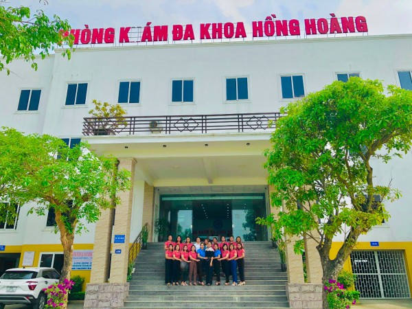 Tập thể HĐSP nhà trường đến phòng khám đa khoa Hồng Hoàng