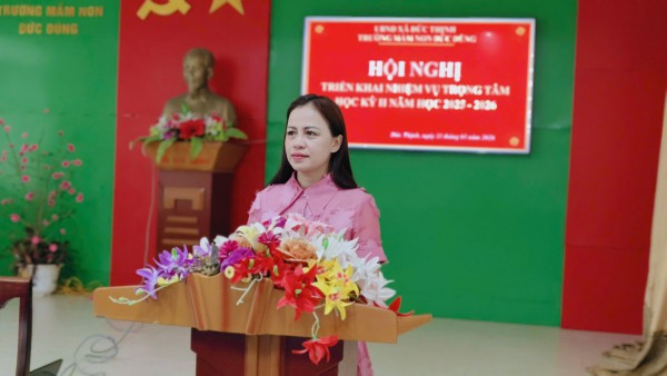 Cô Trần Thị Lâm Hoa - Hiệu trưởng nhà trường phát biểu kết luận Hội nghị.