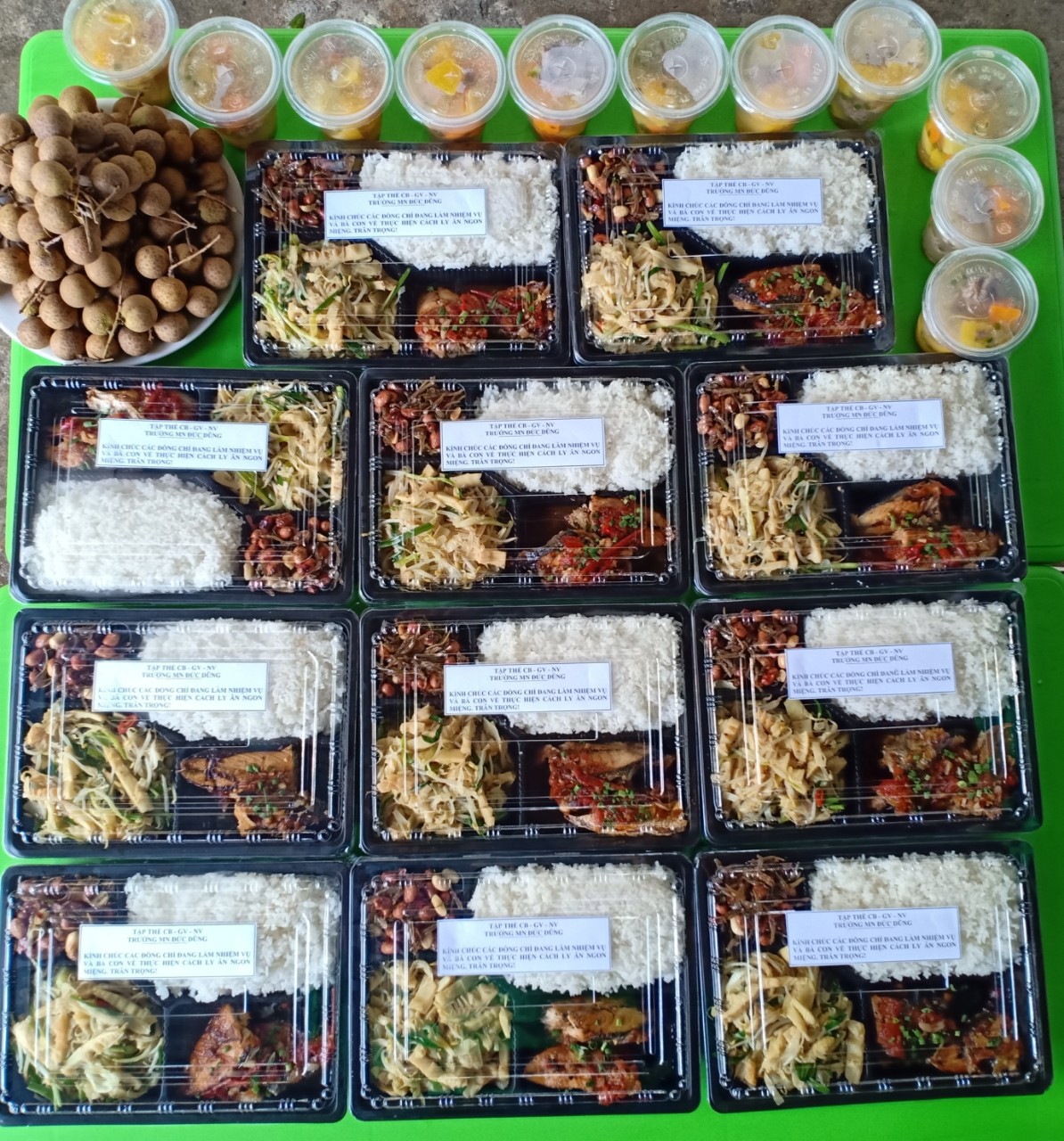 Những suất cơm ấm áp nghĩa tình