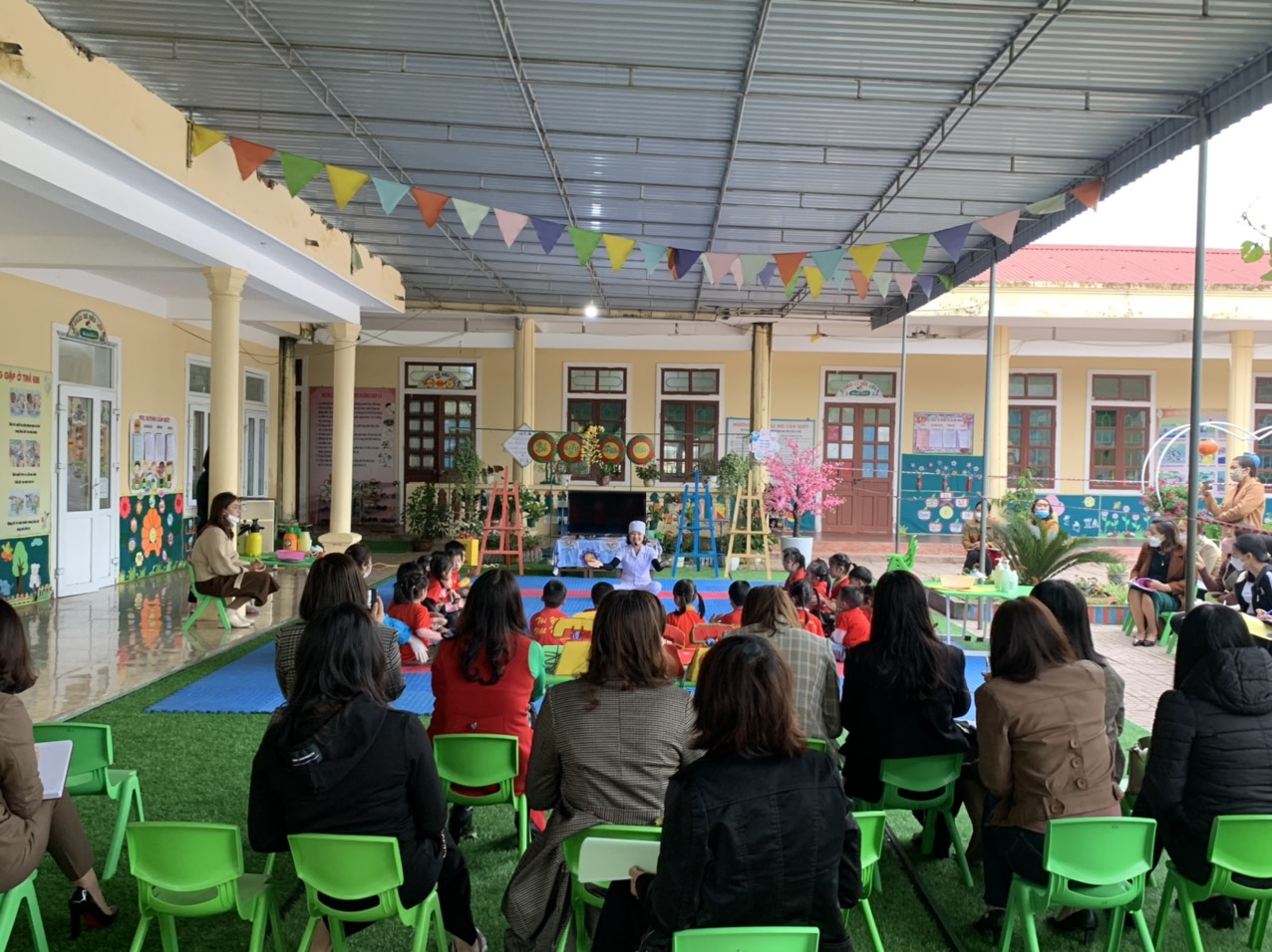 Cô cháu lớp MG 5 tuổi A