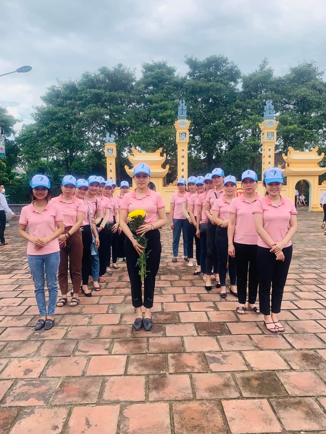 HĐSP nhà trường đến dâng hương tại Nhà thờ Đình nguyên Tiến sĩ Phan Đình Phùng