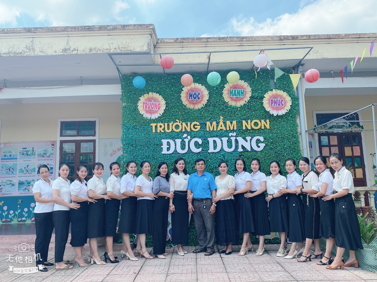 Tập thể HĐSP nhà trường chụp hình lưu niệm cùng với các đại biểu về tham dự ❤️❤️❤️