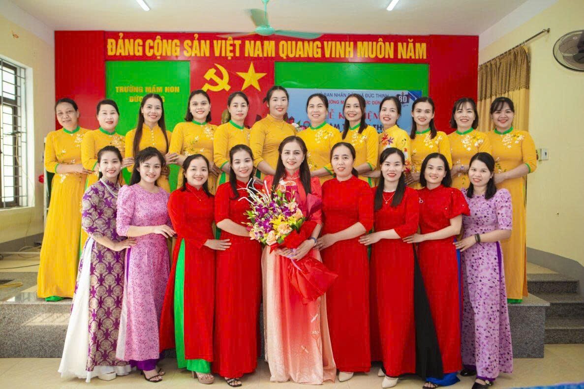 Tập thể HĐSP nhà trường, chỉ có thể là yêu ❤️❤️❤️