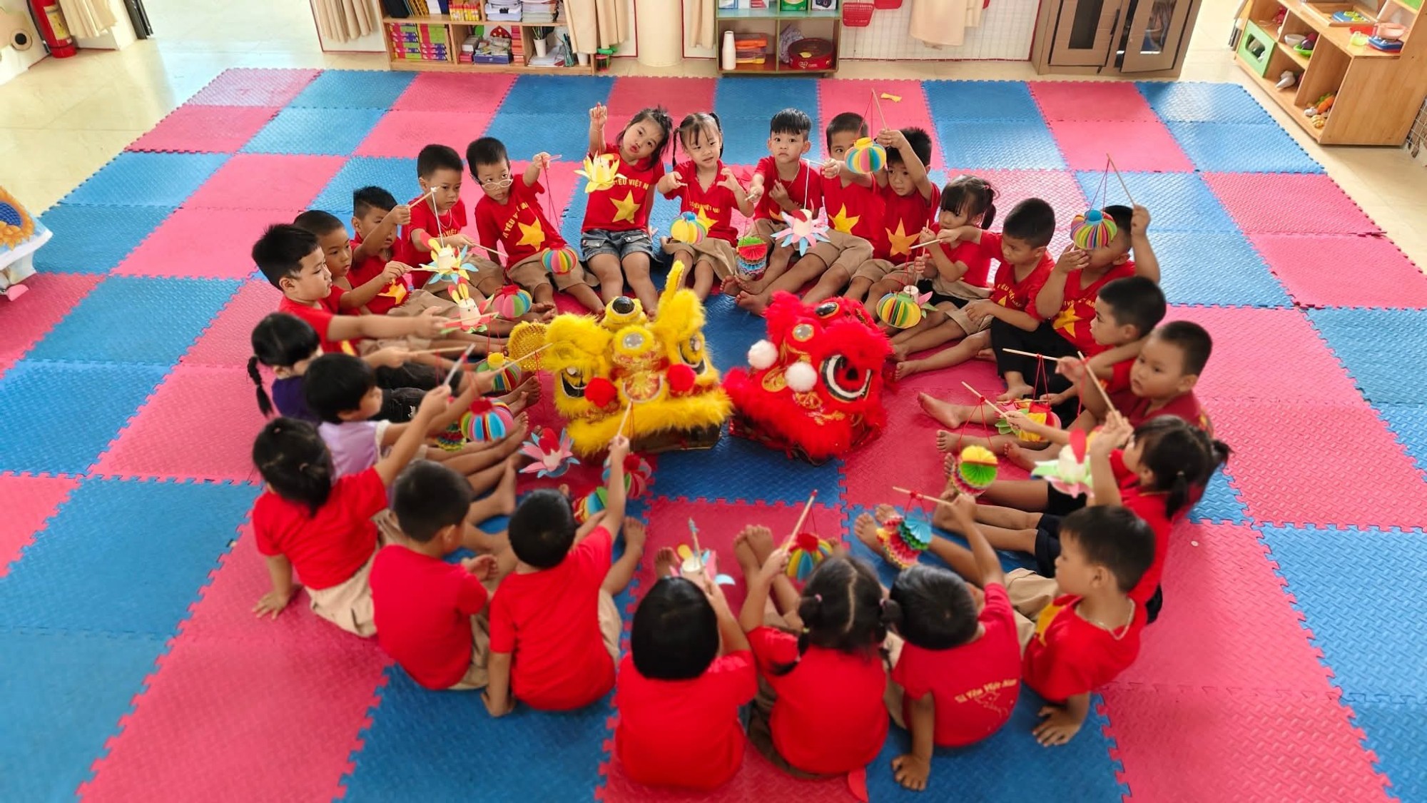 Chúc các con đón Trung thu vui vẻ, trọn vẹn