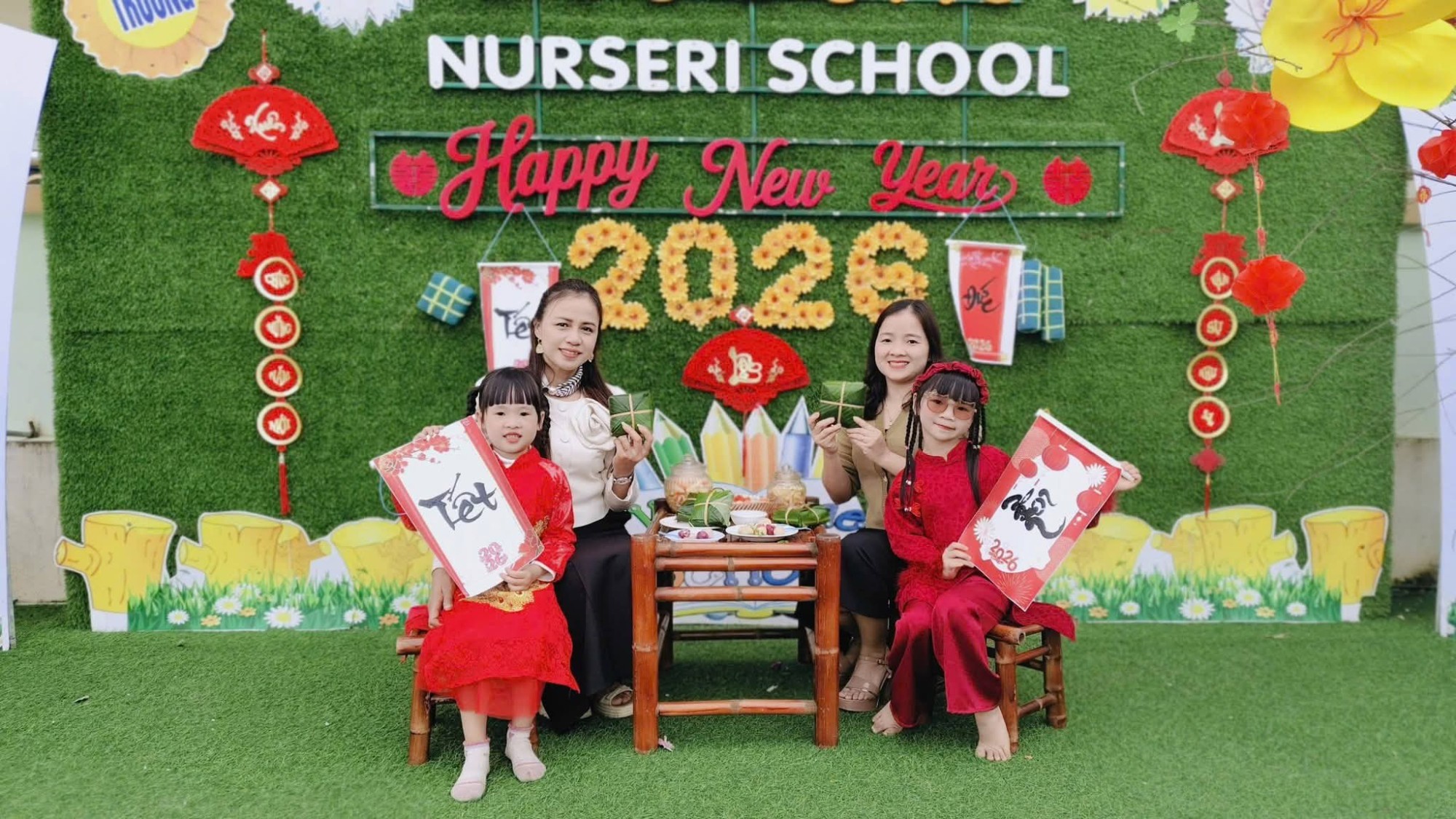 🌸 Không gian Tết rộn ràng - Nụ cười bé thơ ngập tràn yêu thương 🌸