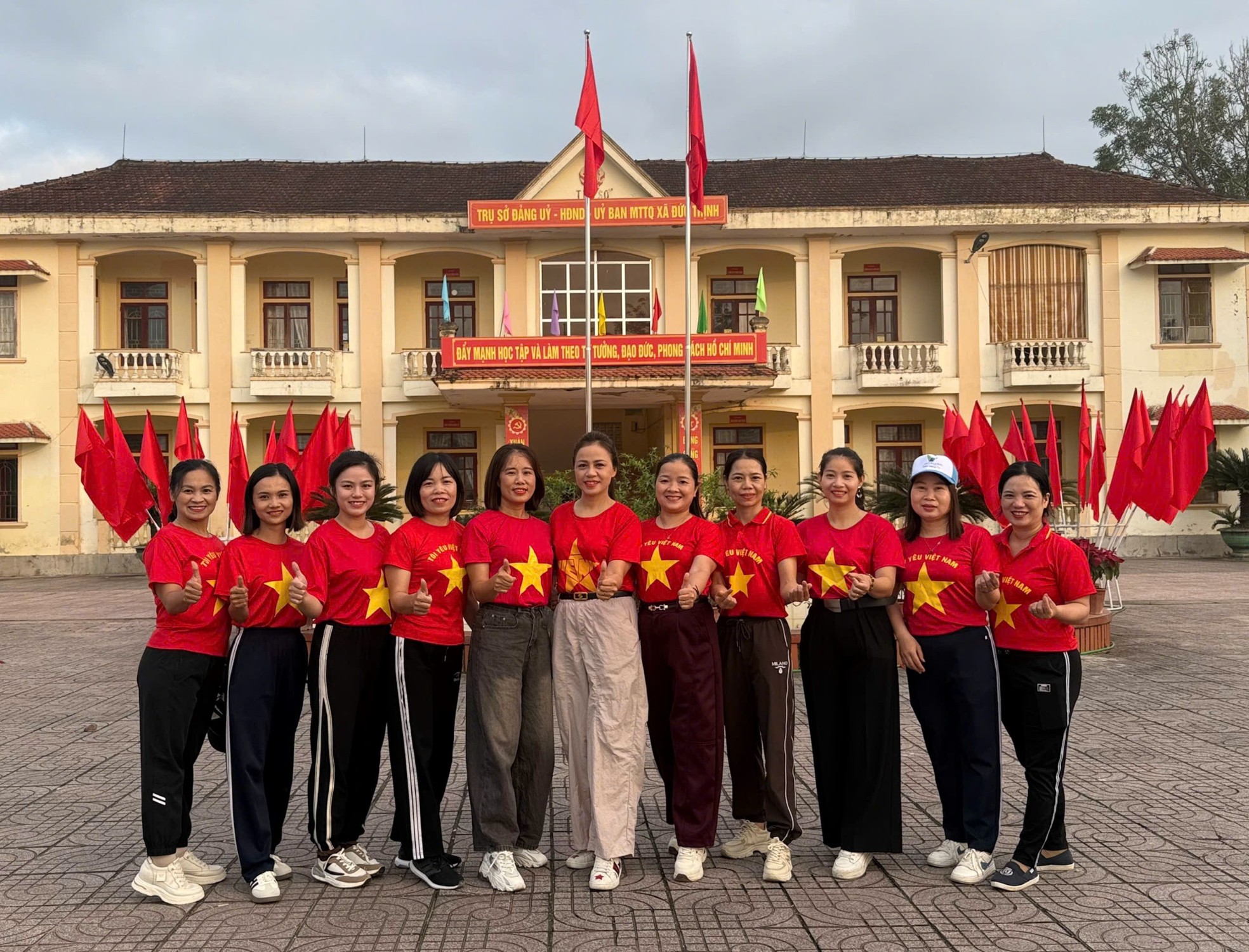 Cán bộ, giáo viên, nhân viên Trường Mầm non Đức Dũng chuẩn bị tham gia Ngày chạy Olympic vì sức khỏe toàn dân năm 2026.